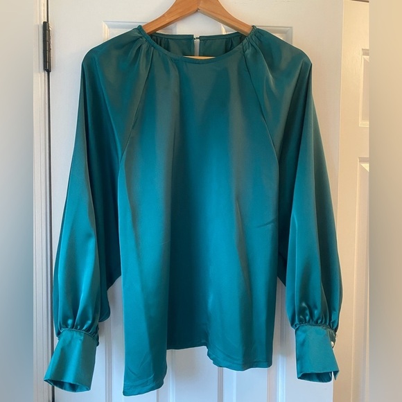 Tops - Green Satin Balloon Top. Size M